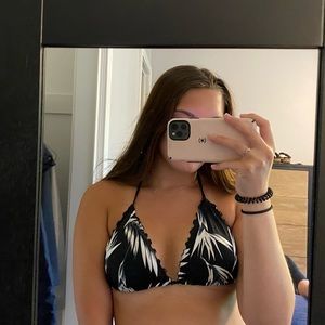 Victoria’s Secret/ pink bikini top